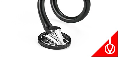 3M Littmann Master Cardiology Stethoskop vor einem weißen Hintergrund.

